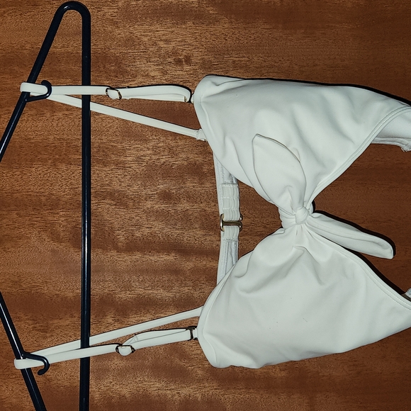 Worn Once! HOLLISTER CUT-OUT ONE PIECE SWIMSUIT - Picture 2 of 10